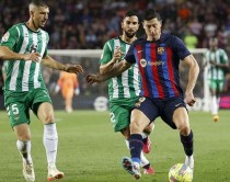 Soi kèo Real Betis vs Barcelona, 0h30 ngày 22/1: Barca vượt ải
