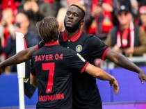 Werder Bremen khó cản bước Leverkusen.