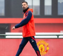 Van Nistelrooy sẽ có trận thứ 2 làm HLV tạm quyền - Ảnh: MUFC