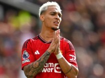 Antony viết tâm thư chia sẻ về khoảng thời gian khó khăn ở MU. ẢNH: EPA