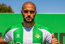 Amrabat vướng vào tranh cãi cuối tuần qua.