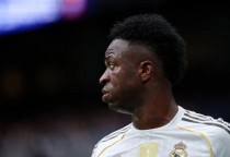 Vinicius bị bỏ xa trong cuộc đua Quả bóng vàng 2025. Ảnh: Reuters.