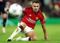 Ngôi sao bị MU ruồng bỏ chuẩn bị gia nhập đội bóng của Messi, đó là Sergio Reguilon. ẢNH: EPA