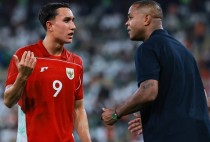 CĐV Indonesia đòi sa thải HLV Kluivert