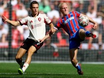 Wirtz (trái) đang bị chỉ trích.