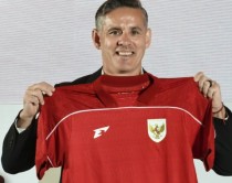 HLV Herdman được kỳ vọng thay đổi bóng đá Indonesia. Ảnh: Kompas