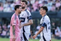 Đau đớn Messi bị ngăn cản trở lại Barcelona