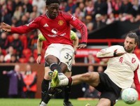Vòng 35 Ngoại hạng Anh: M.U 3-2 Liverpool