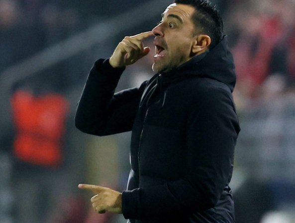 Xavi phủ nhận nội bộ Barca căng thẳng