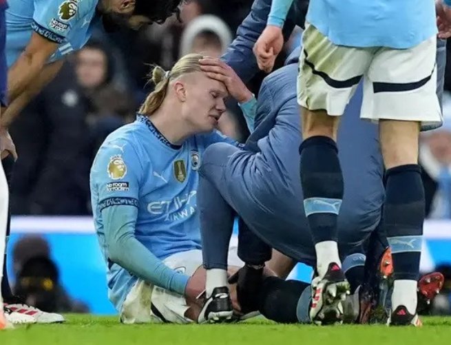 Haaland bị đau ở trận Man City 4-0 Newcastle, nhưng Carragher cho rằng anh có thể ra sân ở cuộc tái đấu với Real Madrid. Ảnh: PA