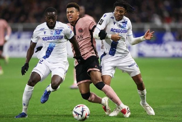 Auxerre bất ngờ cầm hòa PSG trong trận đấu lượt đi Ligue 1 2024/2025.