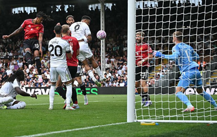 Fulham 1-1 M.U: Bruno hỏng 11m, Quỷ đỏ bị cầm chân