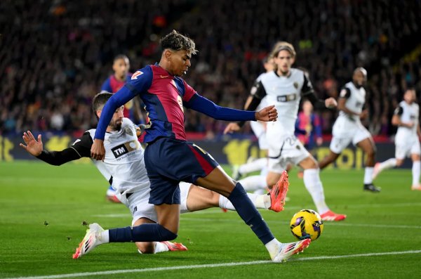 Valencia là "con mồi" ưa thích của Barcelona.