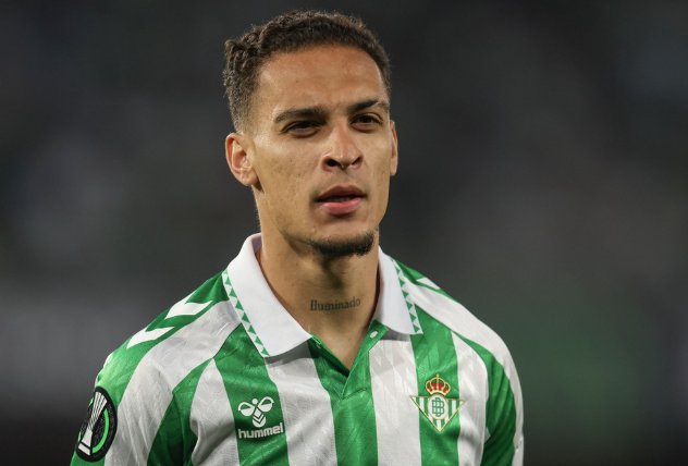 Antony có thể vực dậy sự nghiệp ở Betis. Ảnh: Reuters.