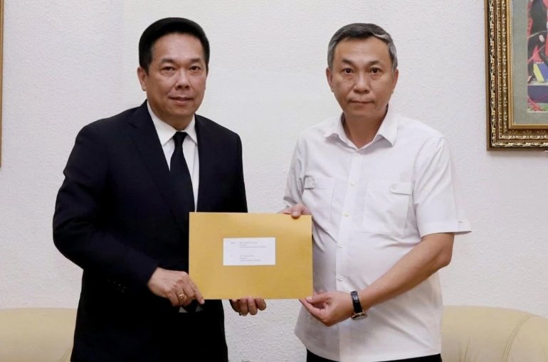 Phó Chủ tịch FAT -  Adisak Benjasiriwan và Chủ tịch VFF - Trần Quốc Tuấn. (Ảnh: VFF).