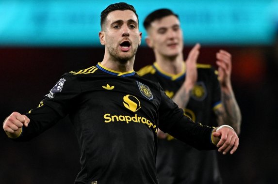 Dalot đang thi đấu ổn dưới thời Carrick. Ảnh: Reuters.