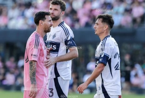 Sau khi rời sân Camp Nou, tiền đạo người Argentina khoác áo PSG rồi mới sang Mỹ. Ảnh: EPA.