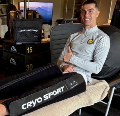 Ronaldo đăng bức ảnh anh tích cực điều trị chấn thương. ẢNH: INSTAGRAM RONALDO