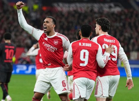 Siêu máy tính dự đoán: Arsenal 97% vô địch, M.U xây chắc top 3