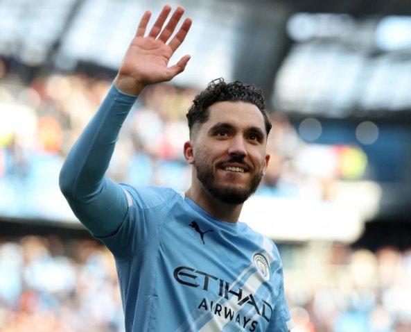 Rayan Cherki đang trở thành luồng sinh khí mới giúp Manchester City tăng tốc đúng lúc.