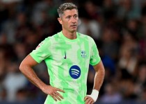 Lewandowski từ chối mức lương hậu hĩnh để tiếp tục ở lại Barca (Ảnh: Reuters).