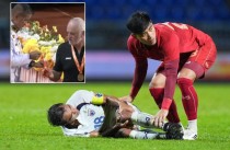 HLV Arnold phải xin riêng cho Ali một tấm HCV