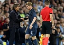 Huyền thoại người Bỉ trông rõ ràng thất vọng khi Conte rút anh ra sau 26 phút. Ảnh: Getty Images.