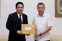 Phó Chủ tịch FAT -  Adisak Benjasiriwan và Chủ tịch VFF - Trần Quốc Tuấn. (Ảnh: VFF).