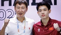 HLV Kim Sang-sik cùng học trò quyết tâm vô địch SEA Games 33, để lần thứ hai trong năm nay nâng cúp tại sân Rajamangala