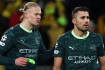 Các đội trưởng của Man City, trong đó có Rodri và Haaland đã cùng nhau trả lại tiền vé cho người hâm mộ Man City sau trận thua ê chề tại Champions League. ẢNH: MIRROR