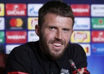 Carrick đang có 4 chiến thắng liên tiếp với Man Utd.