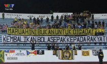 Cổ động viên Malaysia phản đối FAM ngay tại sân Thiên Trường