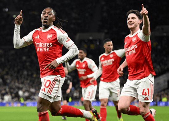 Eberechi Eze ghi bàn mở tỉ số trận đấu