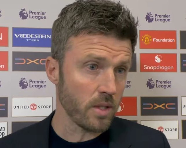 HLV Carrick của MU rất tức giận với quyết định đuổi Martinez của trọng tài. ẢNH: SKY SPORTS