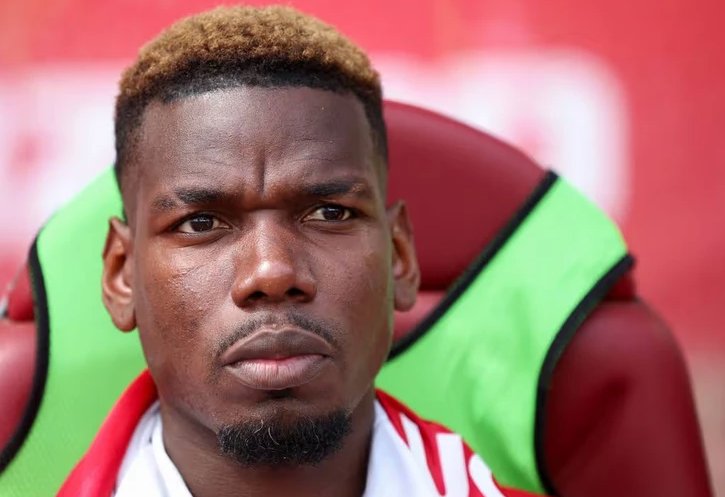 Tờ Mirror bình luận Pogba dường như khuyên Mainoo chia tay MU. ẢNH: AFP